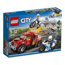 LEGO City 60137 AutogrÃ¹ in panne